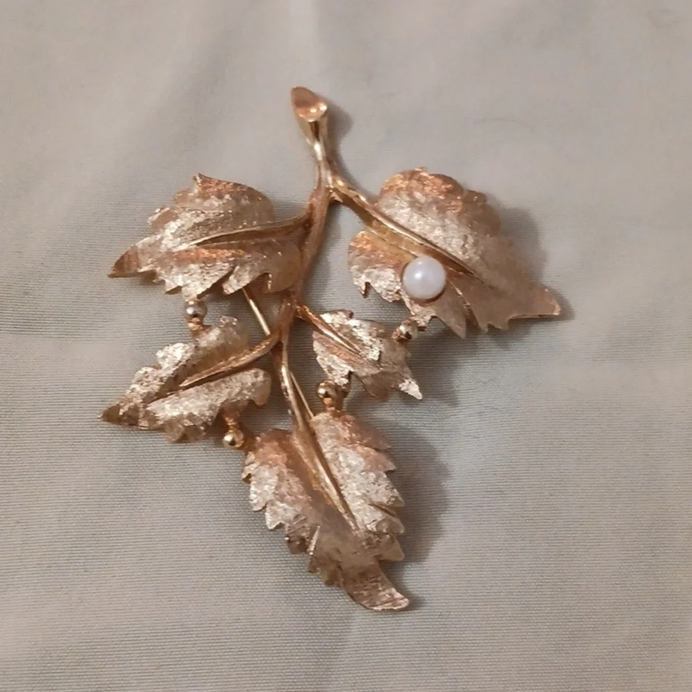 Vintage Rare Charel Brooch Textured Gold Leaves With Pearl, EUC - Picture 5 of 7